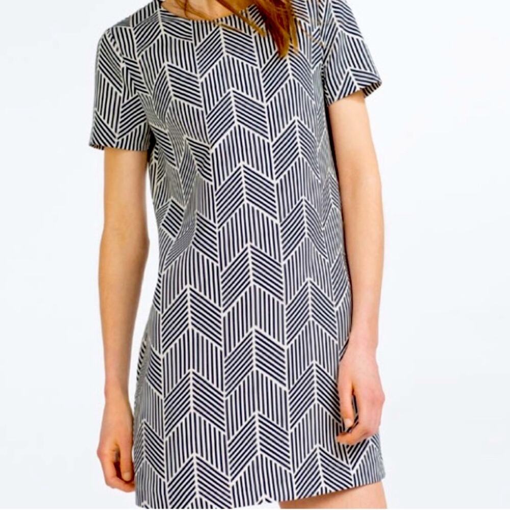 Zara Perfectly Easy to Wear Arrow Shaft Dress Size M